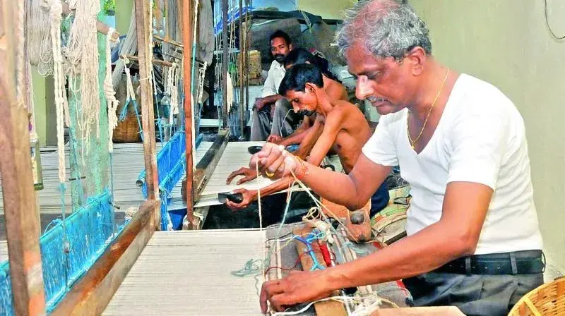Warangal's Pochampally Sarees: Weaver Connects Directly with Global Customers Online